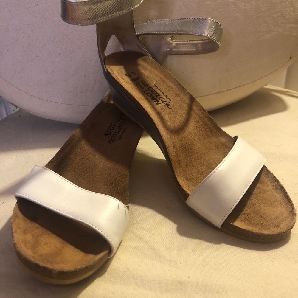 Silver/ white dress sandals, comfortable to walk